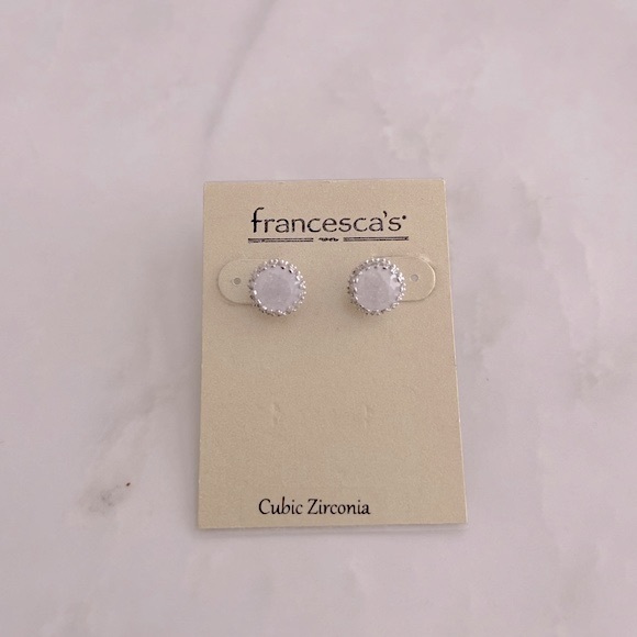 Francesca’s Stud Earrings - Picture 2 of 7